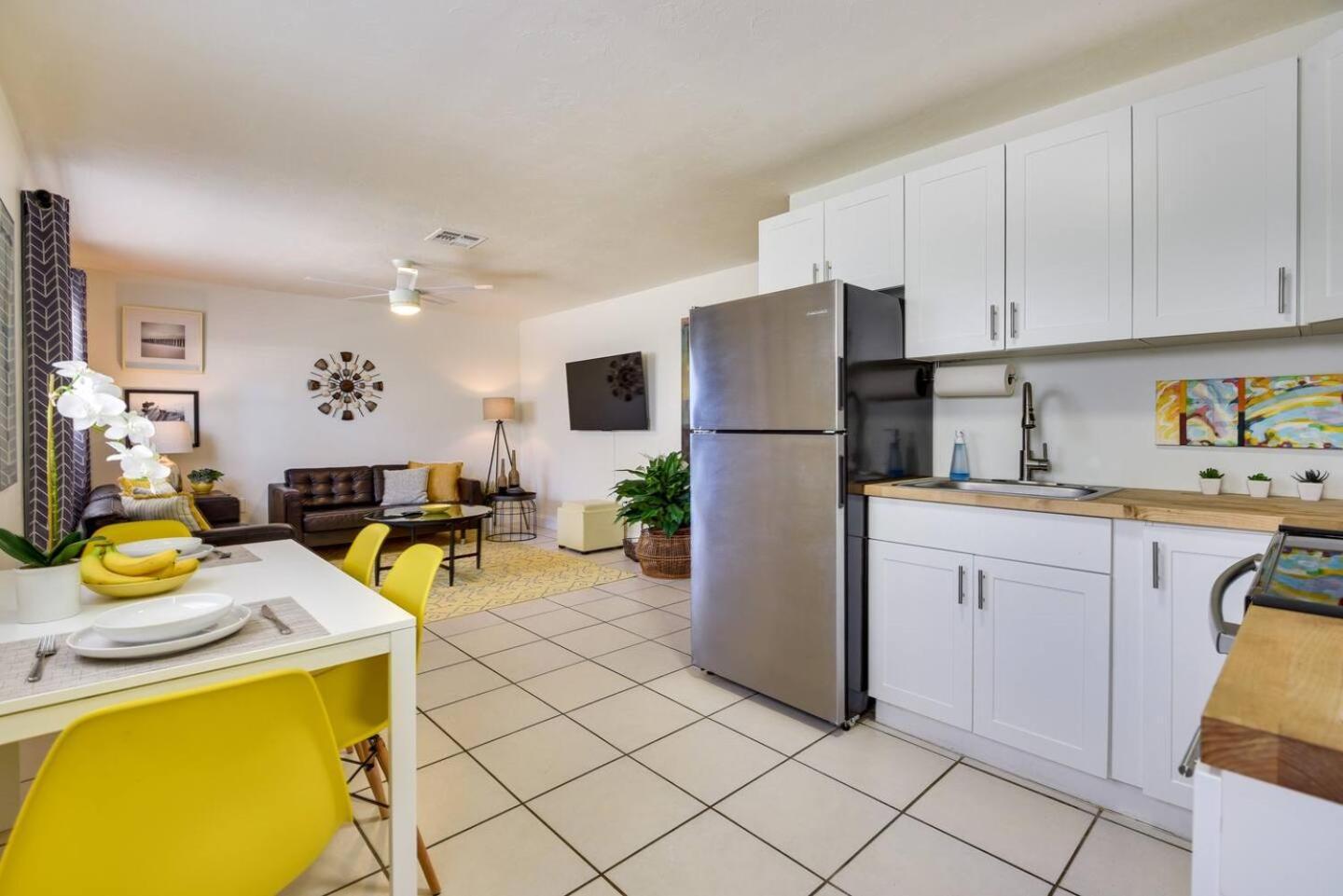 Coconut Cove Mid-Long Term Stays Available Walk To Downtown Trolly To Beaches Сарасота Екстериор снимка